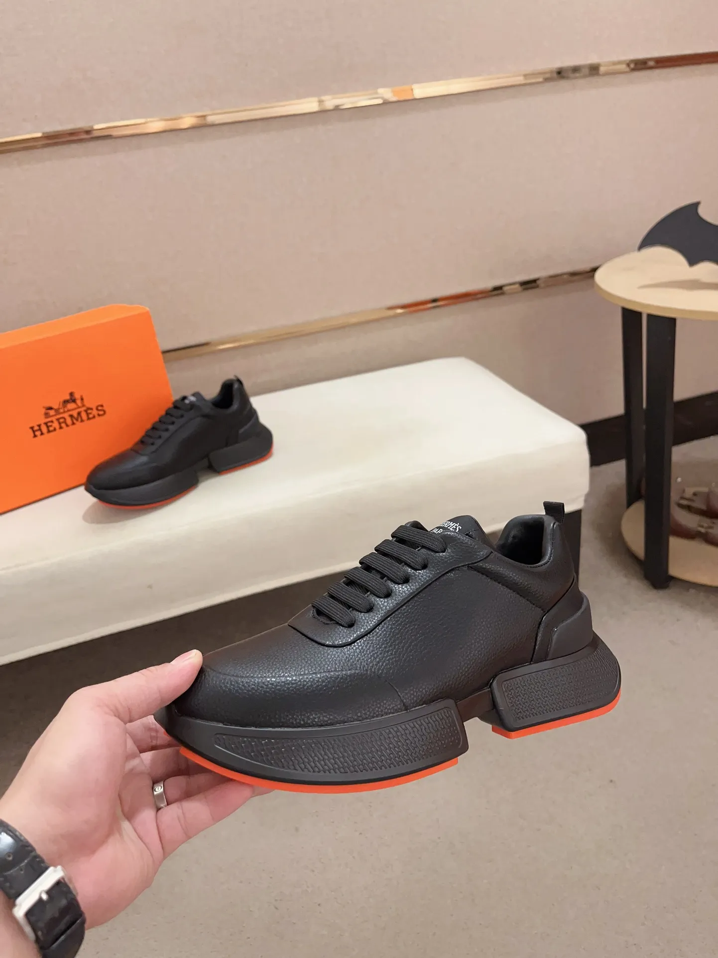 Men's clothing and shoes💰: 442💰《HERMES》【Classic original single version】Hermès; top 🔝purchase agent🔍🔍men's latest 🇺🇸 counter sales simultaneously, imported from Italy original ▲▲cowhide ▲▲ (high-end, nobility, class) ) Exquisite workmanship (Italian 🇮🇹 imported water-dyed 🐂 cowhide lining) sole: original sole provided by the original factory, ⚠️exclusive double-layer activity·TPR·rubber·combined molded outsole; super comfortable·wear-resistant·non-slip·environmental protection The real thing is more beautiful if you take the real thing (high quality, follow the order). You can enter and exit the counter at will * Number of yards: 38-44 (45 can be customized and cannot be returned or exchanged)
